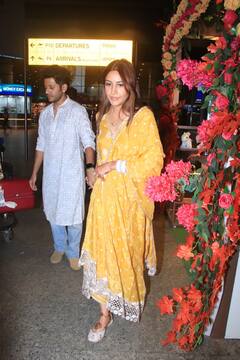 Surbhi-Karan Pics: शादी के बाद पहली पति करण संग स्पॉट हुईं सुरभि चंदना, एक-दूजे का हाथ थामकर न्यूली वेड कपल ने दिए पैपराजी पोज