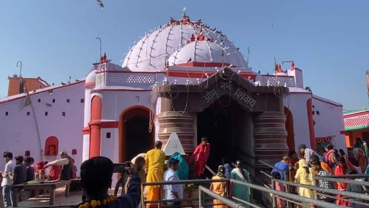 Mahashivratri 2024 Crowds gathered in Patna temples to worship Lord Shiva ann Mahashivratri 2024: महाशिवरात्रि पर राजधानी पटना के मंदिरों में उमड़ी श्रद्धालुओं की भीड़, सुबह से लगीं लंबी लाइनें
