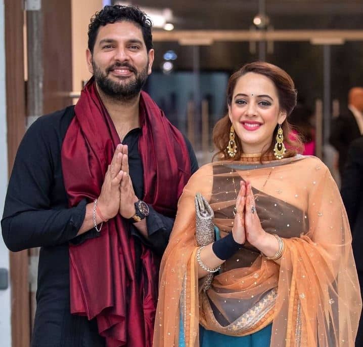 कपिल शर्मा शो में युवराज ने इस कॉफी डेट को लेकर बताया कि हेजल ने मुझे हां कहा पर वो मुझे कोई गलत सिगनल नहीं देना चाहती थीं. लेकिन अगर वो मुझे न कहतीं तो मुझे बुरा लगता . इसलिए हेजल ने घर जाने के बाद अपना फोन ही स्विच ऑफ कर लिया था.