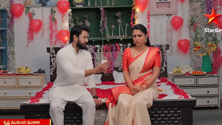 krishna mukunda murari serial today march 8th episode written update in telugu Krishna Mukunda Murari Serial Today March 8th: కృష్ణ ముకుంద మురారి సీరియల్: పాలగ్లాస్‌తో గదిలోకి వెళ్లిన ముకుంద ఆదర్శ్‌కి నిజం చెప్పేస్తుందా.. టెన్షన్‌లో కృష్ణ, మురారి!