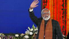 PM Modi At Kashmir : ভূস্বর্গে ঘরে ঘরে প্রধানমন্ত্রী, পছন্দ করে নিলেন পশমিনা শাল, দেখলেন আধুনিক চরকা