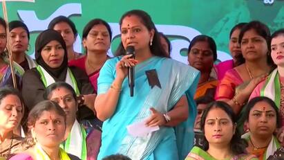 it raids in brs mlc kavtiha house Mlc Kavitha: தெலங்கானாவில் பரபரப்பு - முன்னாள் முதலமைச்சரின் மகள் கவிதா வீட்டில் வருமானவரித்துறை சோதனை