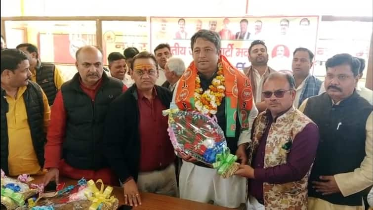 Bijnor RLD Candidate Chandan Chauhan meets BJP Leaders for Lok Sabha Election ANN Lok Sabha Election 2024: 'लगा दो हमारी नैया पार', लोकसभा चुनाव से पहले RLD प्रत्याशी पहुंचे बीजेपी नेताओं के द्वार