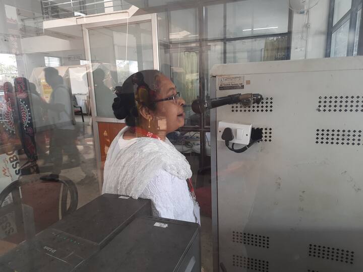 উত্তরপূর্ব সীমান্ত রেলের আলিপুরদুয়ার ডিভিশনের অন্তর্গত আলিপুরদুয়ার জংশন স্টেশনে এমন অভিনব উদ্যোগের মধ্যে দিয়েই পালিত হল আন্তর্জাতিক নারী দিবস।