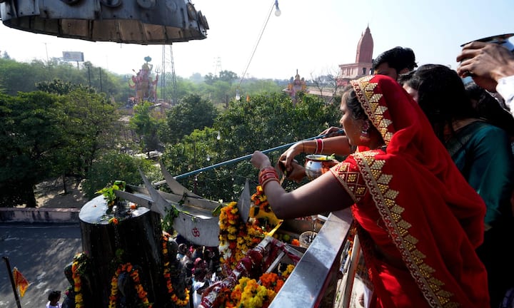 महाशिवरात्रीचे व्रत केल्याने महादेवाच्या आशीर्वादासोबत सुख-संपत्ती, धन लाभते असं म्हणतात.( Image Credit- PTI )