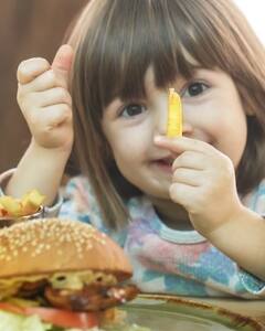 Kids Avoid Junk Food: ਬੱਚਿਆਂ ਦੀ ਜੰਕ ਫੂਡ ਖਾਣ ਦੀ ਆਦਤ ਨੂੰ ਕਿਵੇਂ ਘਟਾਇਆ ਜਾਵੇ? ਆਓ ਜਾਣਦੇ ਹਾਂ ਸਿਹਤ ਮਾਹਿਰਾਂ ਤੋਂ