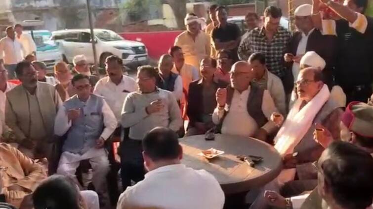 Lok Sabha Election 2024 congress state president ajay rai attacked on bjp in varanasi visit on chai pe charcha ann  Lok Sabha Election 2024: वाराणसी में कांग्रेस की चाय पर चर्चा, अजय राय ने ओमप्रकाश राजभर को लेकर किया बड़ा दावा