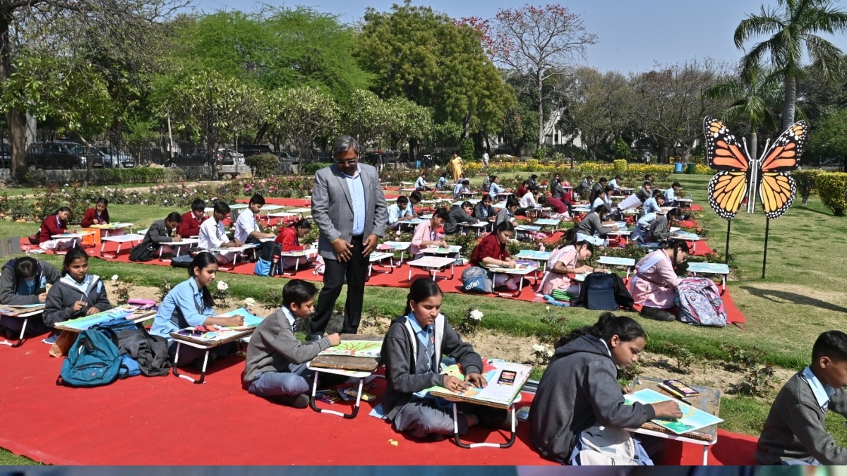 Rose Festival Delhi 2024: रोज फेस्टिवल के अंतिम दिन स्कूली छात्रों की पेंटिंग प्रतिभा ने सबको चौंकाया, जानें किसने की तारीफ 