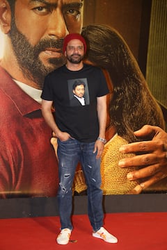 Jaideep Ahlawat Pays Ode To Irrfan Khan By Wearing T-shirt With His Photo, See Pics