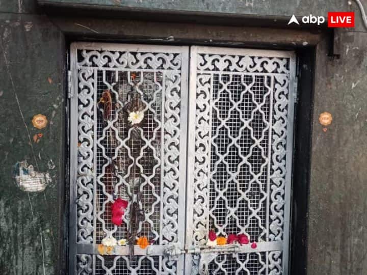 इस मंदिर को 1500 वर्ष पुराना बताया जाता है. ऐसा माना जाता है कि इस शिवलिंग की जड़े पाताल तक है. इसलिए इसे हार्डकेश्वर लिंगम कहा जाता है. इसके दर्शन करने मात्र से सभी मनोकामनाएं पूर्ण होती है, दुखों का नाश होता है और परिवार में सुख समृद्धि आती है.