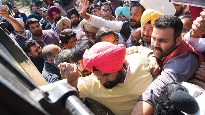 आदर्श आचार संहिता के नियमों के मुताबिक कोई भी नेता या पार्टी उस तरह की गतिविधियों में शामिल नहीं हो सकती. जो मौजूदा मतभेदों को बढ़ाएं.