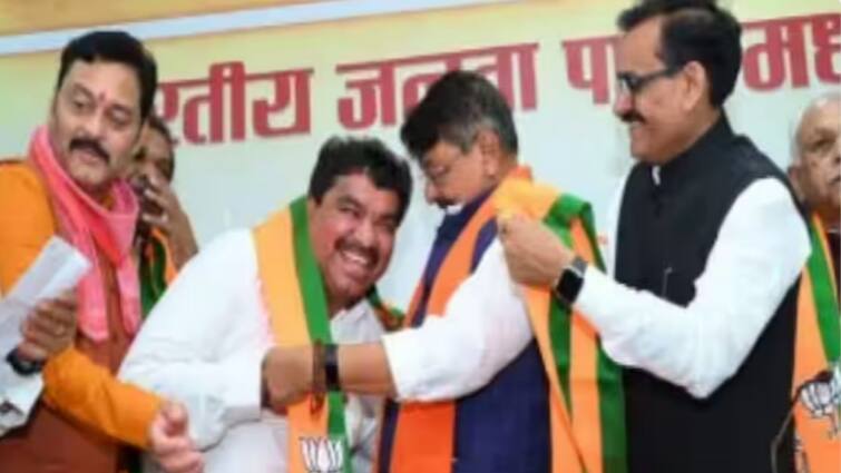 Madhya Pradesh Kailash Vijayvargiya Light Hearted Exchange Former Congress Leader Sanjay Shukla Viral Video 'Teri Gali Suni Ab...': Kailash Vijayvargiya's Light-Hearted Exchange With Former Cong Leader Goes Viral