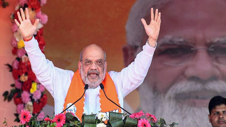 Amit Shah reached Patna and attacked Lalu Yadav  Rahul Gandhi  Congress and RJD ANN Amit Shah: पिछड़ा वर्ग को लुभाने में जुटे अमित शाह, निशाने पर रहा RJD और कांग्रेस, कहा- 'लालू यादव का एकमात्र लक्ष्य...'