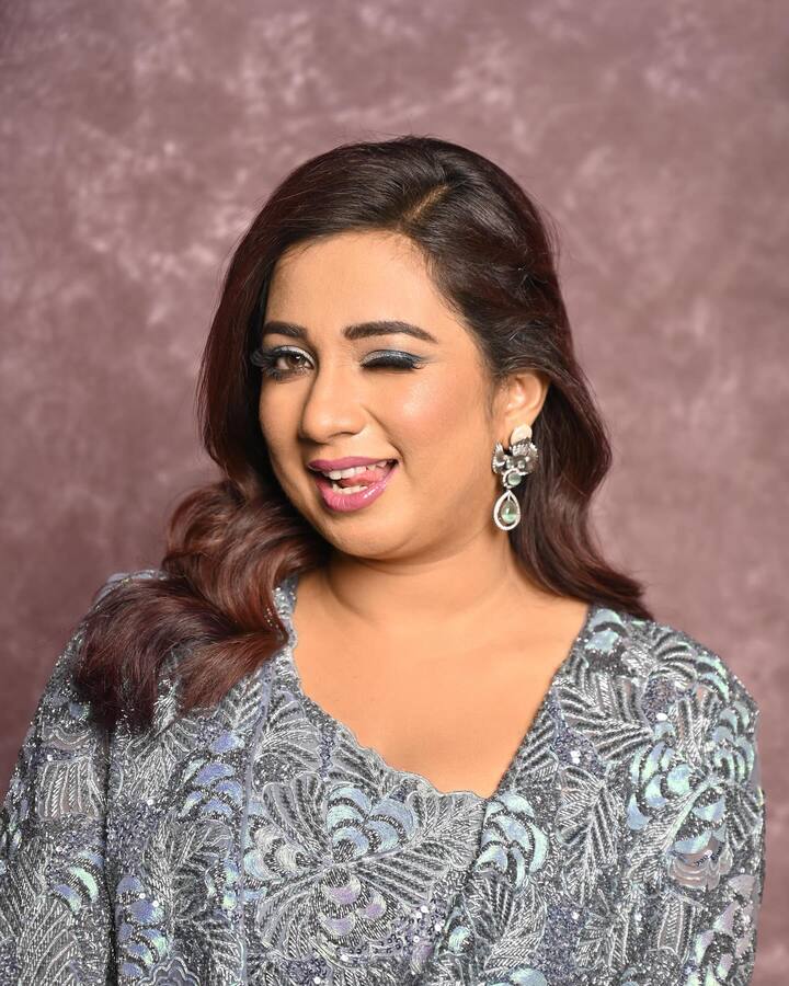 'सा रे ग म प' हा रिअॅलिटी शो जिंकून वयाच्या 16व्या वर्षी श्रेयाने सर्वांचेच लक्ष वेधून घेतले होते. (photo:shreyaghoshal/ig)