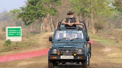 PM Modi Assam Visit: सुबह-सवेरे काजीरंगा पार्क पहुंचे PM मोदी, जंगल सफारी के दौरान हाथी पर हुए सवार, जानवरों के फोटो भी क्लिक किए