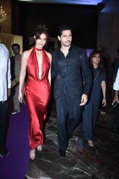 अवॉर्ड फंक्शन में बॉलीवुड सितारों ने लूटी महफिल, Disha- Sara ने ग्लैमर का लगाया तड़का तो ऑल ब्लैक लुक में सिद्धार्थ लगे डैपर