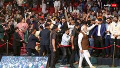 मुस्कुराए, बधाई दी और फिर यूं इशारा कर बोले PM नरेंद्र मोदी- कुछ खाया पिया करो, जानिए फिर क्या हुआ