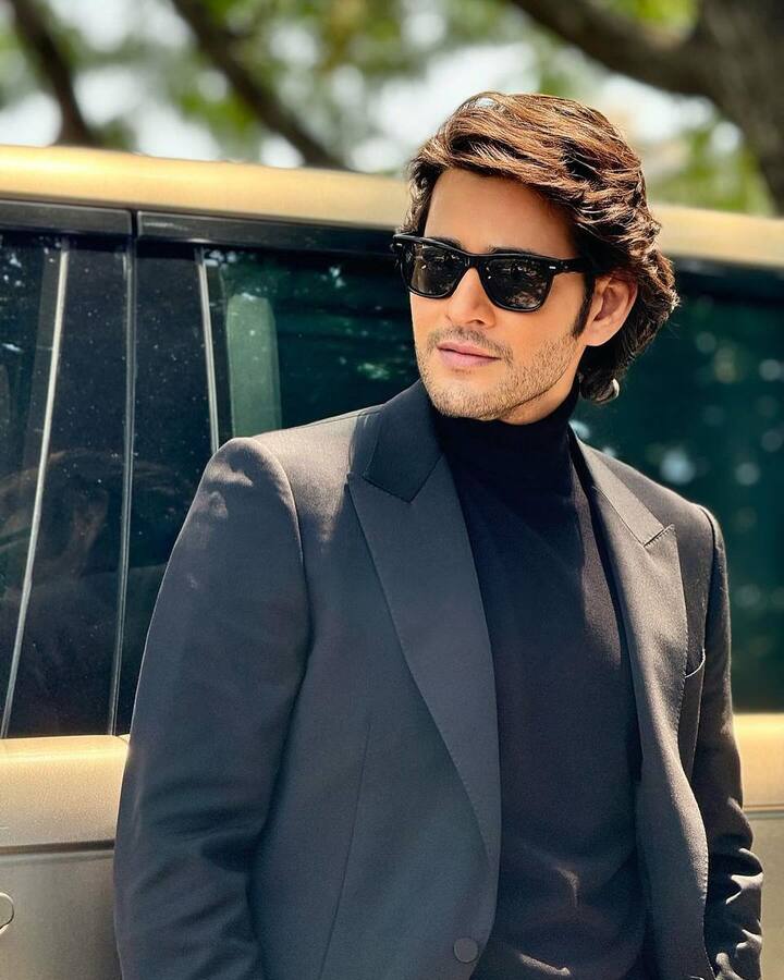 SSMB29లో మహేష్‌ కోసం రాజమౌళి ఎనిమిది లుక్స్‌ ప్లాన్‌ చేస్తున్నాడని కొన్ని రోజులుగా వార్తలు వినిపిస్తున్నాయి. ఈ క్రమంలో మహేష్‌ ఇలా వరుసగా డిఫరెంట్‌ డిఫరెంట్‌ లుక్‌ షేర్‌ చేస్తున్నాడు.