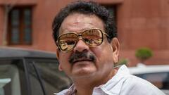 आगरा में बीजेपी सांसद एसपी सिंह बघेल के विरोध में लगे होर्डिंग्स, महापंचायत का भी एलान