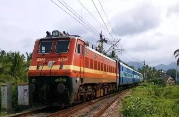 RRB Technician Recruitment 2024: રેલ્વે ભરતી બોર્ડે બમ્પર પૉસ્ટ માટે ખાલી જગ્યાઓ બહાર પાડી છે. જેના માટે ઉમેદવારો ઓફિશિયલ સાઈટ પર જઈને અરજી કરી શકે છે. જો તમે રેલવેમાં નોકરી મેળવવા માંગો છો તો આ સમાચાર તમારા માટે મહત્વપૂર્ણ છે. ભારતીય રેલ્વેએ બમ્પર પોસ્ટ માટે ખાલી જગ્યાઓની જાહેરાત કરી છે.