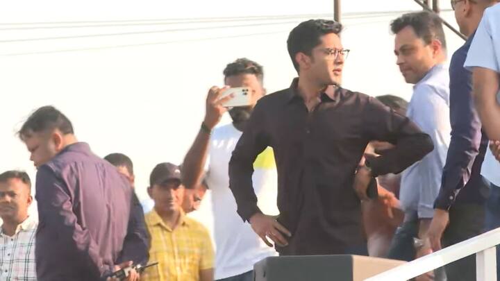 এদিকে তৃণমূলের রবিবাসরীয় ব্রিগেডের দিন রাস্তাঘাট সচল রাখতে একাধিক পদক্ষেপ করেছে পুলিশ।