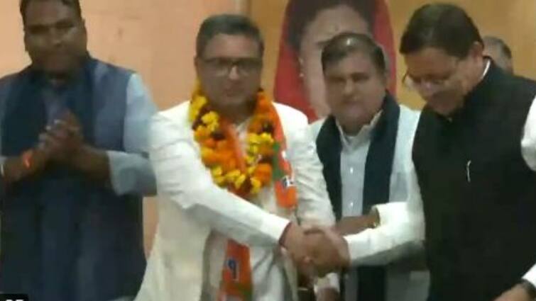 Manish Khanduri Former Congress Leader Joins BJP In Presence Of CM Pushkar Singh Dhami in Uttarakhand Lok Sabha Election 2024: लोकसभा चुनाव से पहले कांग्रेस को बड़ा झटका, इस्तीफा देने के बाद मनीष खंडूरी बीजेपी में शामिल