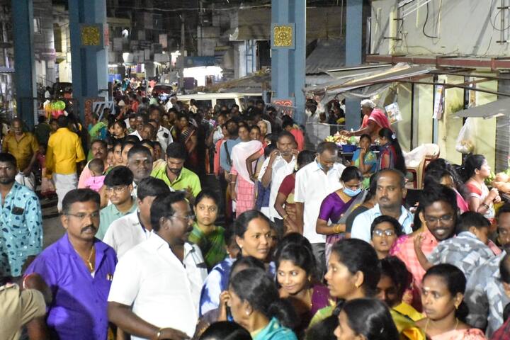 இதேபோல், சேலம் மாவட்டத்தில் சிவன், அம்மன், விநாயகர், முருகன் கோயில்களில் மகா சிவராத்திரி விழா கொண்டாடப்பட்டது