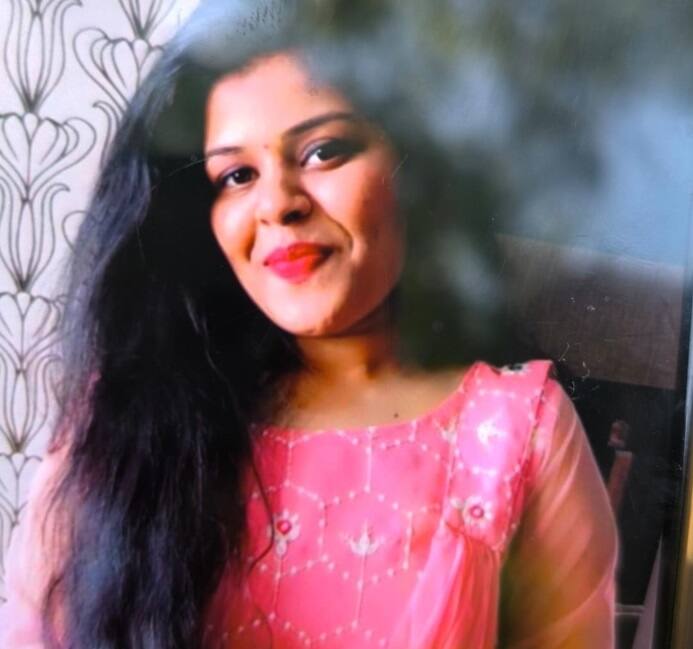 Girl who went to dry clothes on third floor in Surat dies mysteriously, falls down Surat News:  સુરતમાં ત્રીજા માળે કપડાં સુકવવા ગયેલી યુવતીનું રહસ્યમય રીતે મોત, ભંયકરી રીતે નીચે પટકાઇ