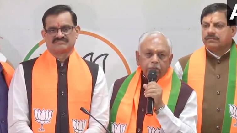 Lok Sabha Election 2024: காங்கிரசுக்கு மேலும் ஒரு இடி - முன்னாள் மத்திய அமைச்சர் சுரேஷ் பச்சோரி பாஜகவில் ஐக்கியம் Major Blow To Congress As Ex-Union Minister Suresh Pachouri Joins BJP Ahead Of LS Polls Lok Sabha Election 2024: காங்கிரசுக்கு மேலும் ஒரு இடி - முன்னாள் மத்திய அமைச்சர் சுரேஷ் பச்சோரி பாஜகவில் ஐக்கியம்