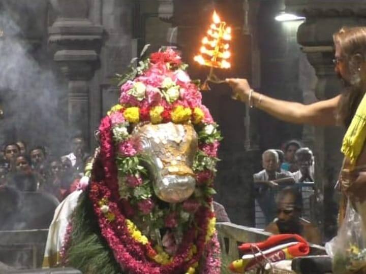 Maha Shivratri and Pradosham at Karur Kalyana Pasupadeeswarar Temple - TNN கரூர் கல்யாண பசுபதீஸ்வரர் ஆலய சிவராத்திரி, பிரதோஷ விழா; திரளான பக்தர்கள் பங்கேற்பு