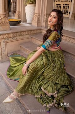 Surbhi Chandna: ਨਵੀਂ ਵਿਆਹੀ ਸੁਰਭੀ ਚੰਦਨਾ ਨੇ ਆਪਣੇ ਮਹਿੰਦੀ ਫੰਕਸ਼ਨ ਦੀਆਂ ਤਸਵੀਰਾਂ ਕੀਤੀਆਂ ਸਾਂਝੀਆਂ, ਰਾਇਲ ਲੁੱਕ ਤੋਂ ਨਜ਼ਰਾਂ ਹਟਾਉਣੀਆਂ ਹੋ ਜਾਣਗੀਆਂ ਮੁਸ਼ਕਲ