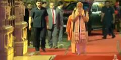 PM Modi in Varanasi: वाराणसी पहुंचे PM मोदी ने काशी विश्वनाथ मंदिर में की पूजा-अर्चना, देखें तस्वीरें