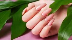 घर बैठे पाएं खूबसूरत और मजबूत नेल्स, बहुत आसान से हैं स्टेप्स