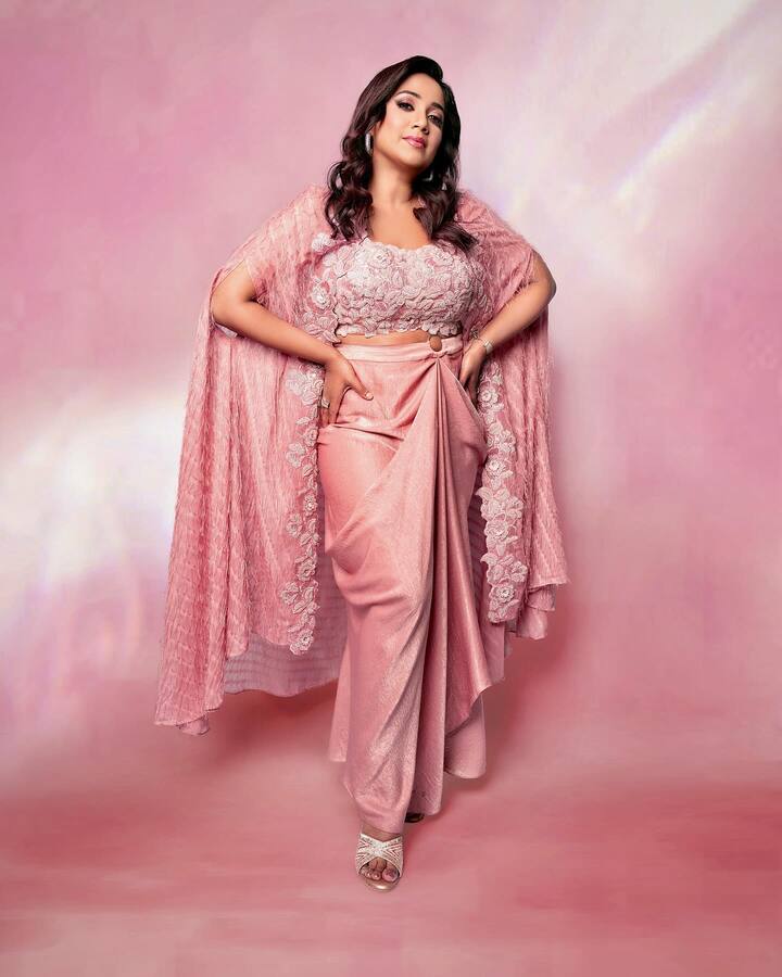 श्रेया घोषाल (Shreya Ghoshal) ही एक बॉलिवूडची आघाडीची अन् प्रसिद्ध पार्श्वगायिका आहे.(photo:shreyaghoshal/ig)