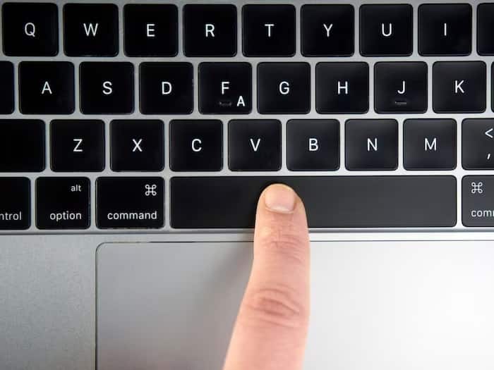 કીબોર્ડ પરનો સ્પેસ બાર સામાન્ય રીતે અન્ય કી કરતા કદમાં મોટો હોય છે કારણ કે તે અન્ય કી કરતા વધુ વખત ઉપયોગમાં લેવાય છે.