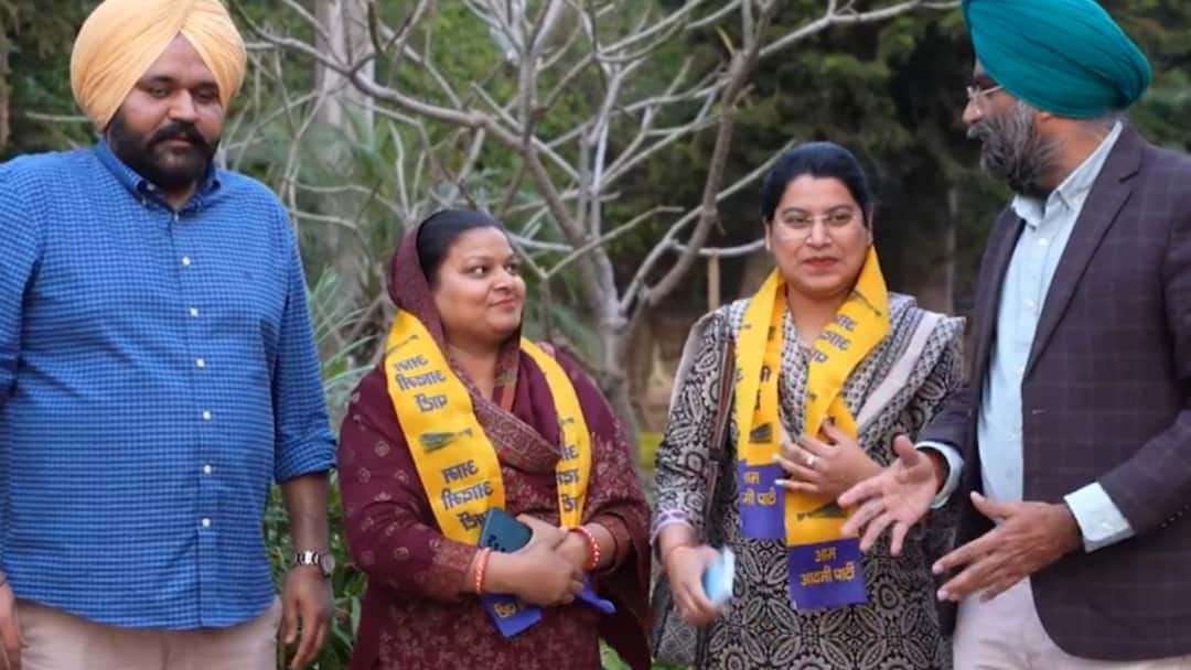 Councillors Poonam Devi and Neha Musawat BJP returned to Aam Aadmi Party in Punjab Chandigarh: मेयर की जीत के बाद चंडीगढ़ में AAP को एक और राहत, BJP में गईं दो पार्षदों ने दिया बड़ा झटका