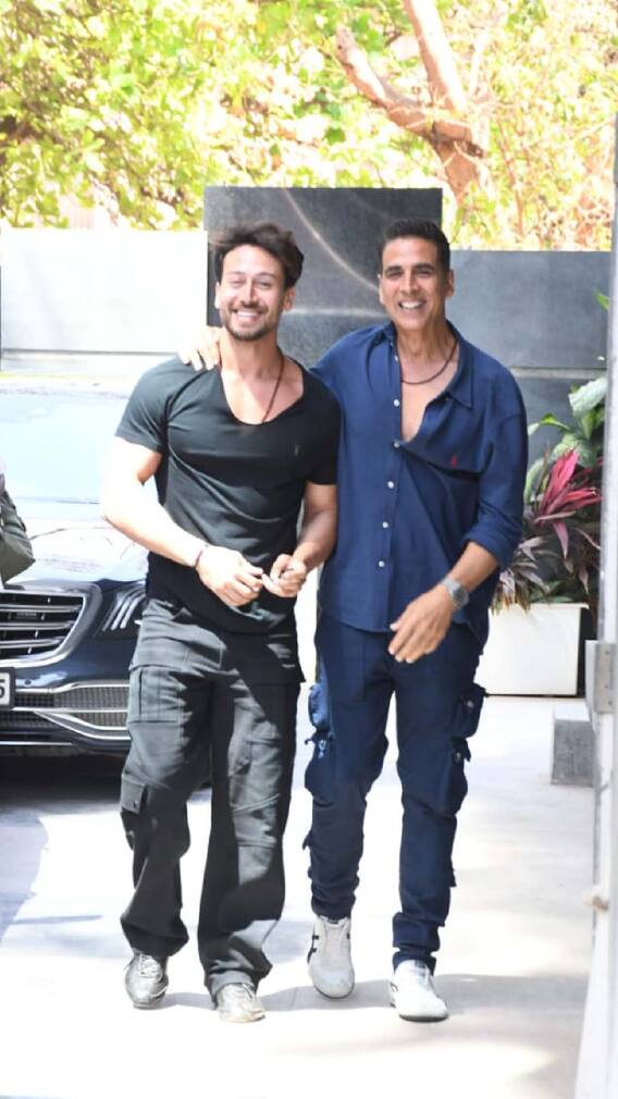Akshay-Tiger : पॅप्ससोबत मस्ती करताना 'अक्षय-टायगर' स्पॉट!