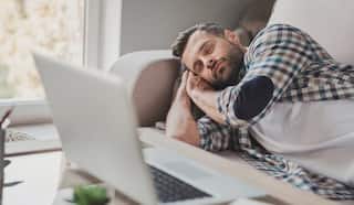 Power Nap in Afternoon: બપોરની 10 મિનિટની ઊંઘ ફાયદાકારક કે નુકસાનકર્તા, જાણો શું કહે છે સાયન્સ