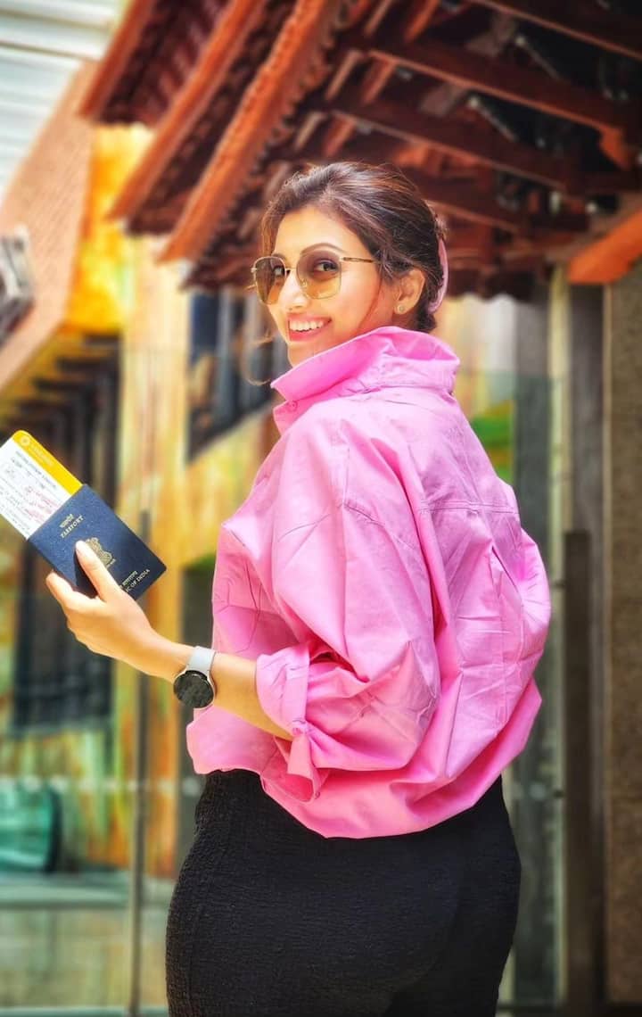 ఇక స్పెషల్ సాంగ్స్ తో కుర్రకారుకు నిద్రలేకుండా చేసింది.Photo Credit: Hamsa Nandini/Instagram