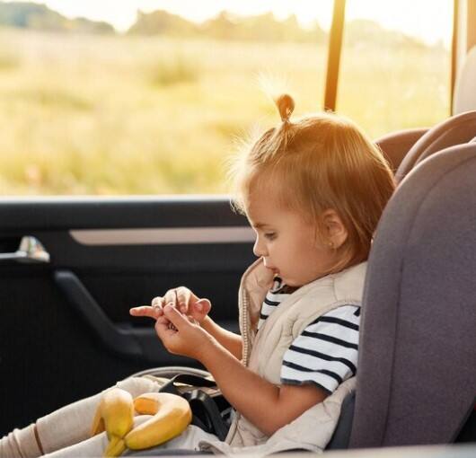 ਜਦੋਂ ਤੁਸੀਂ ਘਰ ਤੋਂ ਬਾਹਰ ਨਿਕਲਦੇ ਹੋ, ਤਾਂ ਤੁਹਾਨੂੰ ਵੱਖ-ਵੱਖ ਤਰ੍ਹਾਂ ਦੇ ਖਾਣੇ ਨਜ਼ਰ ਆਉਂਦੇ ਹਨ, ਜਿਨ੍ਹਾਂ ਨੂੰ ਦੇਖ ਕੇ ਤੁਹਾਨੂੰ ਟ੍ਰਾਈ ਕਰਨ ਦਾ ਮਨ ਕਰਦਾ ਹੈ। ਇਸ ਸਮੇਂ ਤੁਹਾਨੂੰ ਖਾਸ ਧਿਆਨ ਰੱਖਣ ਦੀ ਲੋੜ ਹੈ ਕਿਉਂਕਿ ਜੇਕਰ ਤੁਹਾਡਾ ਬੱਚਾ ਇਸ ਨਹੀਂ ਖਾਂਦਾ ਹੈ ਤਾਂ ਉਸ ਨੂੰ ਬਦਹਜ਼ਮੀ ਜਾਂ ਐਲਰਜੀ ਦੀ ਸਮੱਸਿਆ ਹੋ ਸਕਦੀ ਹੈ।