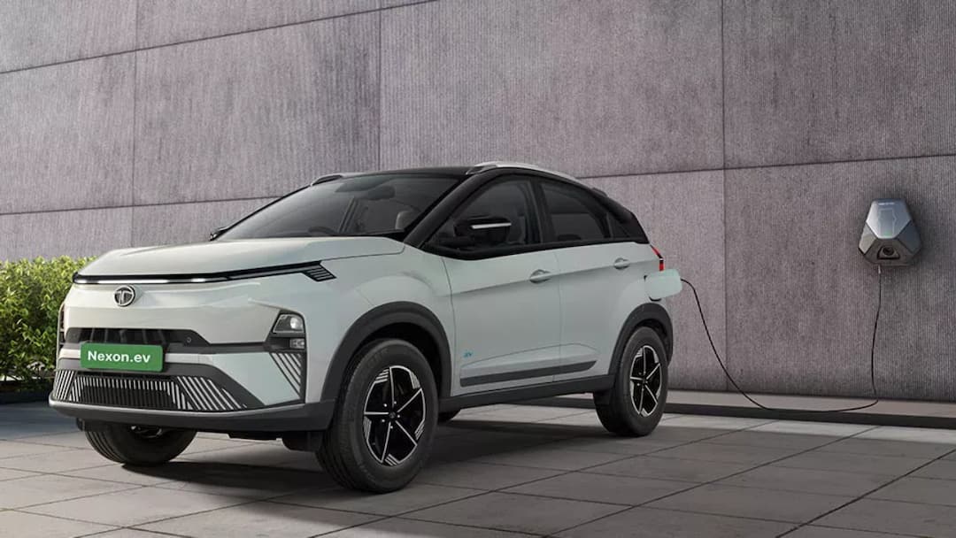 Discount on Tata EVs: टाटा मोटर्स दे रही है अपनी इलेक्ट्रिक कारों पर भारी छूट, करें तगड़ी बचत Tata Motors offering heavy discounts on their selected EV range Discount on Tata EVs: टाटा मोटर्स दे रही है अपनी इलेक्ट्रिक कारों पर भारी छूट, करें तगड़ी बचत