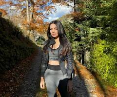 बिकनी में ब्रेस्टफीडिंग कराने पर ये एक्ट्रेस हो गई थी ट्रोल, अब दिया करारा जवाब, बोलीं-'लोगों को बहाना चाहिए बस...'