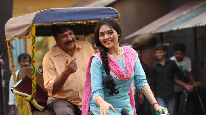 সৎ এবং যে কোনও পরিস্থিতির প্রতি প্রতিক্রিয়াশীল, যোগমায়া উচ্চাকাঙ্খী। সে কোনও বাজে কথায় কান দেয় না, পরোয়াও করে না। যোগমায়া অদম্য।