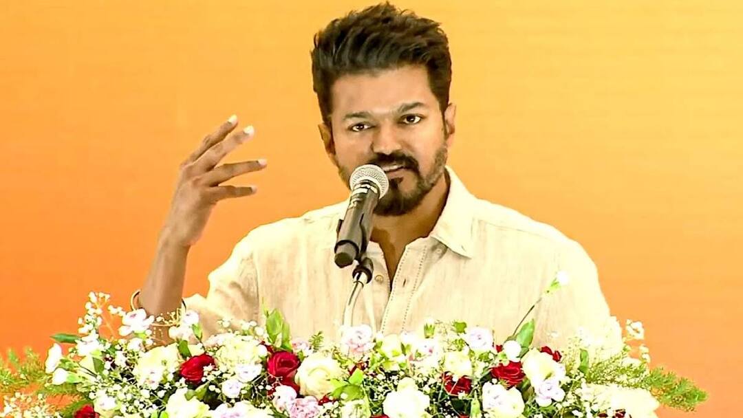 TVK Party: விஜய்யின் தமிழக வெற்றிக் கழகத்துக்கு வெற்றி நிச்சயமா? குவியும் மக்கள்! முடங்கி போன செயலி! Tn People likely to join Actor Vijay's Tamilaga Vettri Kazhagam Party member registration app crashed TVK Party: விஜய்யின் தமிழக வெற்றிக் கழகத்துக்கு வெற்றி நிச்சயமா? குவியும் மக்கள்! முடங்கி போன செயலி!