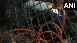 Morbi Accident : मोठी बातमी! निर्माणाधीन मेडिकल कॉलेजचा स्लॅब कोसळला, 4 जण जखमी; घटनास्थळावरील धक्कादायक VIDEO समोर