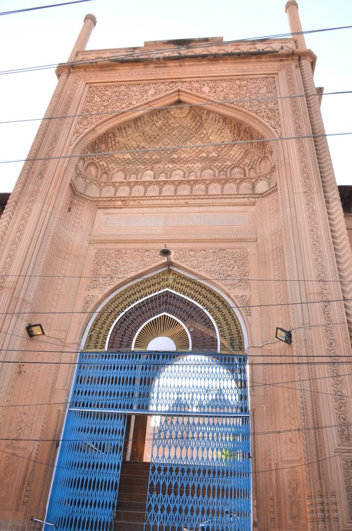 Bharatpur Jama Masjid News Today: राजस्थान के भरतपुर जिले में जामा मस्जिद गंगा-जमुनी की तहजीब है. भरतपुर की जामा मस्जिद का निर्माण भरतपुर रियासत के राजाओं ने करवाया था.