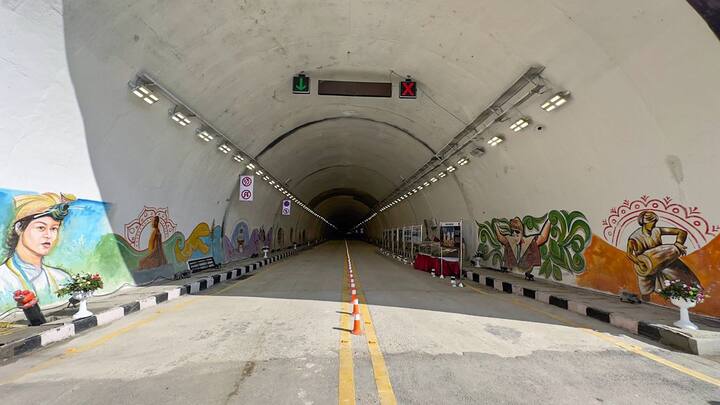 সেলা টানেল বিশ্বের সবচেয়ে দীর্ঘ দ্বি-লেন (bi-lane tunnel) যা ১৩০০০ ফুটেরও বেশি উচ্চতায় তৈরি হয়েছে। সারা বছর, যে কোনও আবহাওয়া পরিস্থিতিতে চলাচলের যোগ্য এটি। ফলে বালিপাড়া-চারিদুয়ার-তাওয়াং রাস্তায় তুষারপাত বা ধসের সমস্যা এড়িয়ে চলাচল করা যাবে।