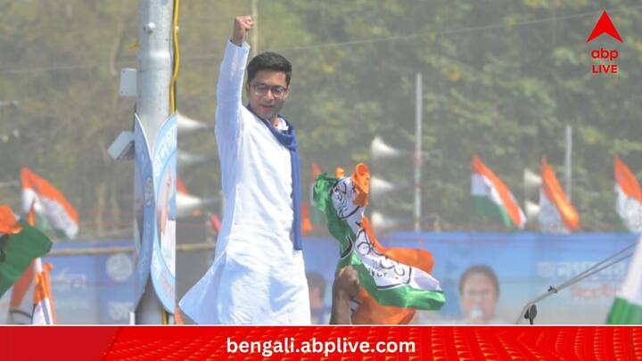 এক দিকে দুর্নীতি মামলায় একের পর এক নেতার নাম জড়িয়েছে, অন্য দিকে সন্দেশখালিকাণ্ড অস্বস্তিতে ফেলে দিয়েছে তৃণমূলকে। রাজ্যের প্রধান বিরোধী দল BJP এবং তাদের কেন্দ্রীয় নেতৃত্ব লাগাতার  সেই নিয়ে জোড়াফুল শিবিরকে কোণঠাসা করে চলেছে।  (ছবি:AITC Official Facebook)