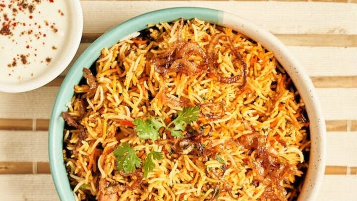 செய்முறை : முதலில் பலாக்காயை வெட்டி மஞ்சள் தூள் கலந்த வெந்நீரில் வேக வைக்கவும். பிறகு பாஸ்மதி அரிசியை நன்கு கழுவி 30 நிமிடம் ஊறவைக்கவும்.