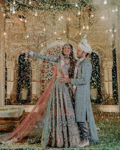 शादी के बाद पहाड़ों की वादियों में हनीमून मनाने पहुंचीं इश्कबाज फेम सुरभि चंदना, सफेद चूड़ा फ्लॉन्ट करती आईं नजर